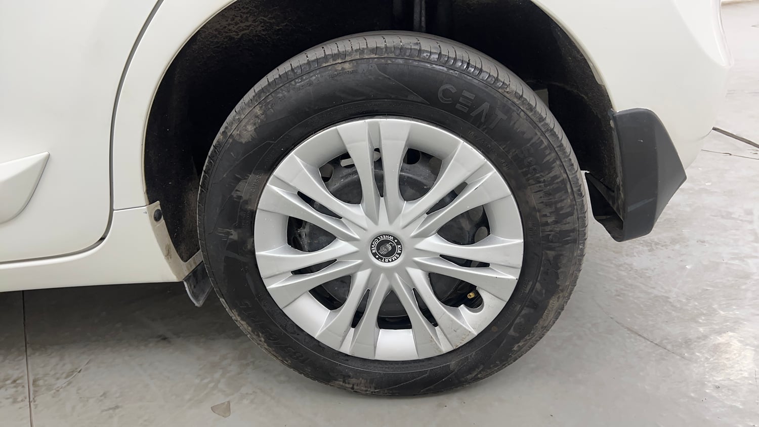 Used 2017 Maruti Suzuki Baleno Delta 1.2 Petrol Manual tyres LEFT REAR TYRE RIM VIEW