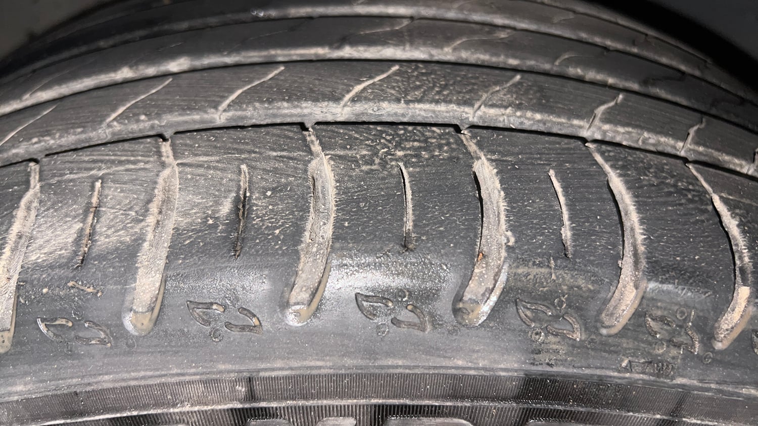 Used 2022 Volkswagen Taigun Topline 1.0 TSI AT Petrol Automatic tyres LEFT FRONT TYRE TREAD VIEW