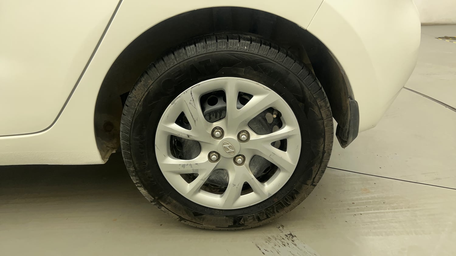 Used 2017 Hyundai Grand i10 Magna AT 1.2 Kappa VTVT Petrol Automatic tyres LEFT REAR TYRE RIM VIEW