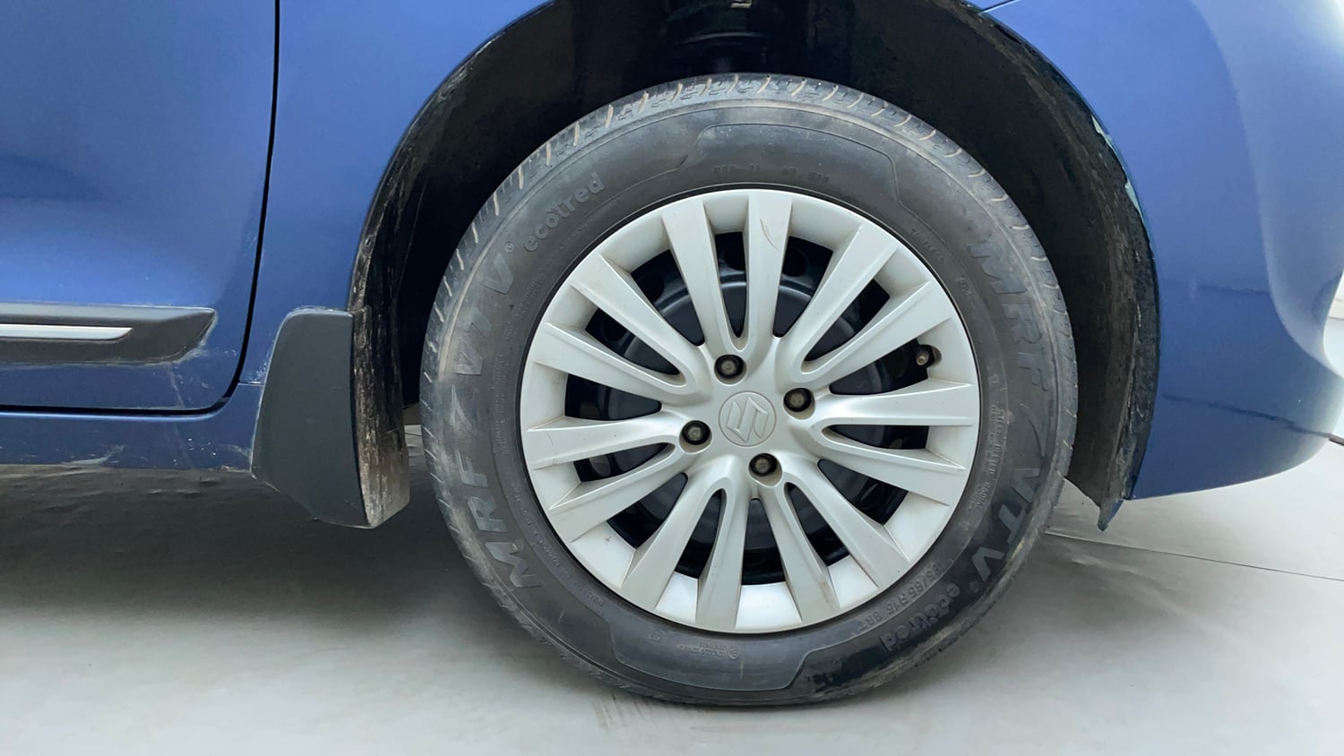 Used 2019 Maruti Suzuki Baleno Delta Petrol Manual tyres RIGHT FRONT TYRE RIM VIEW