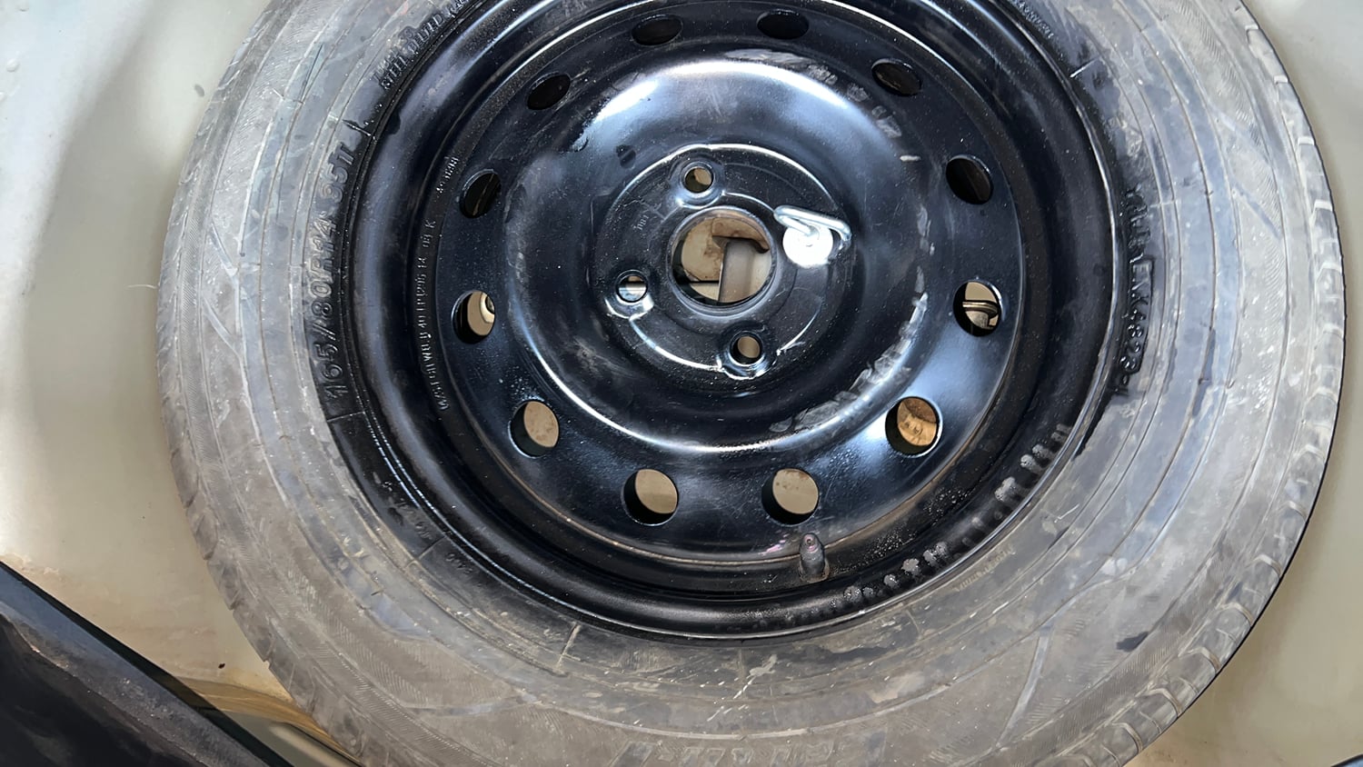 Used 2014 Maruti Suzuki Swift VXi Petrol Manual tyres SPARE TYRE VIEW