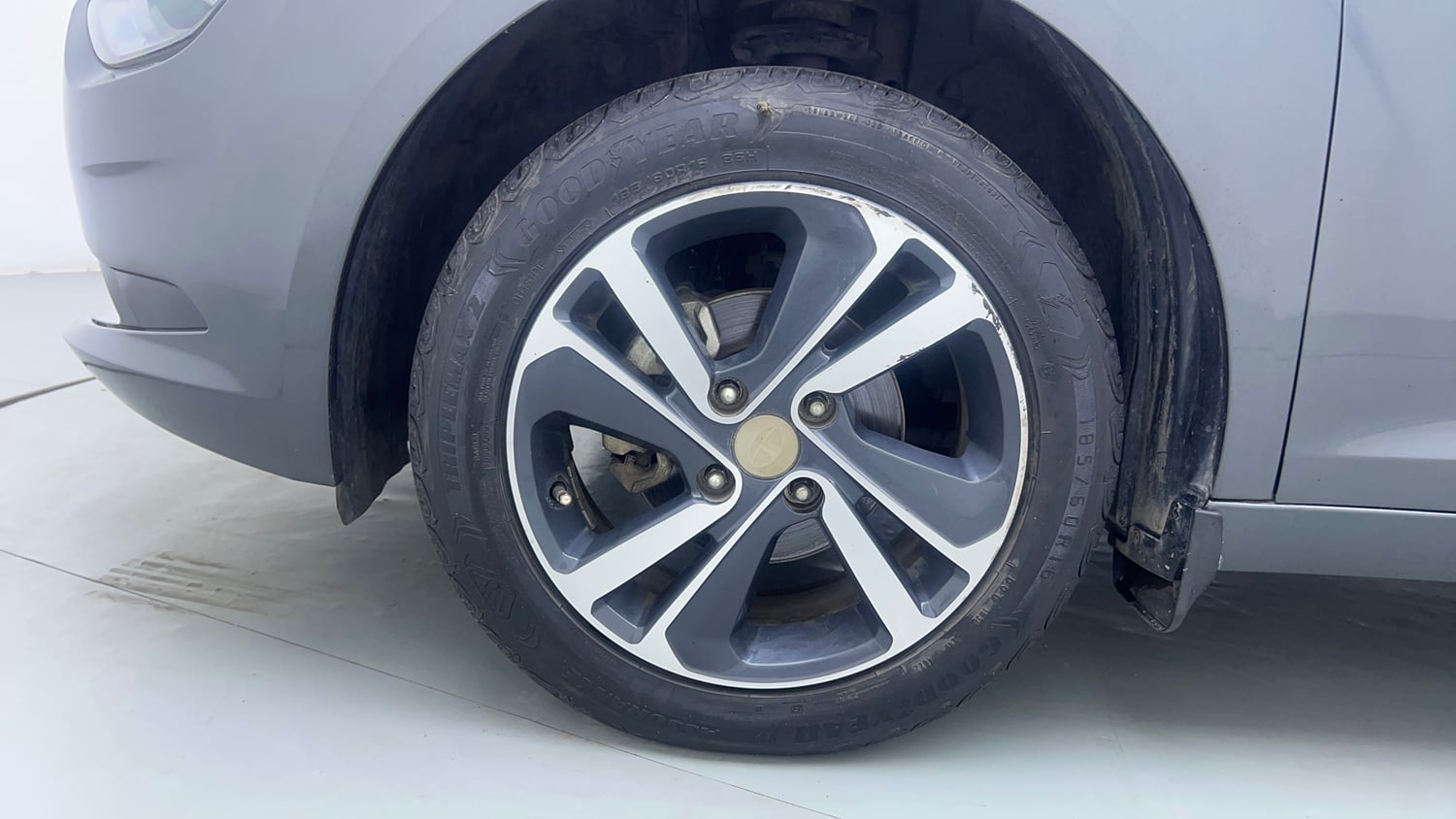 Used 2023 Tata Altroz XZA Plus Petrol Petrol Automatic tyres LEFT FRONT TYRE RIM VIEW