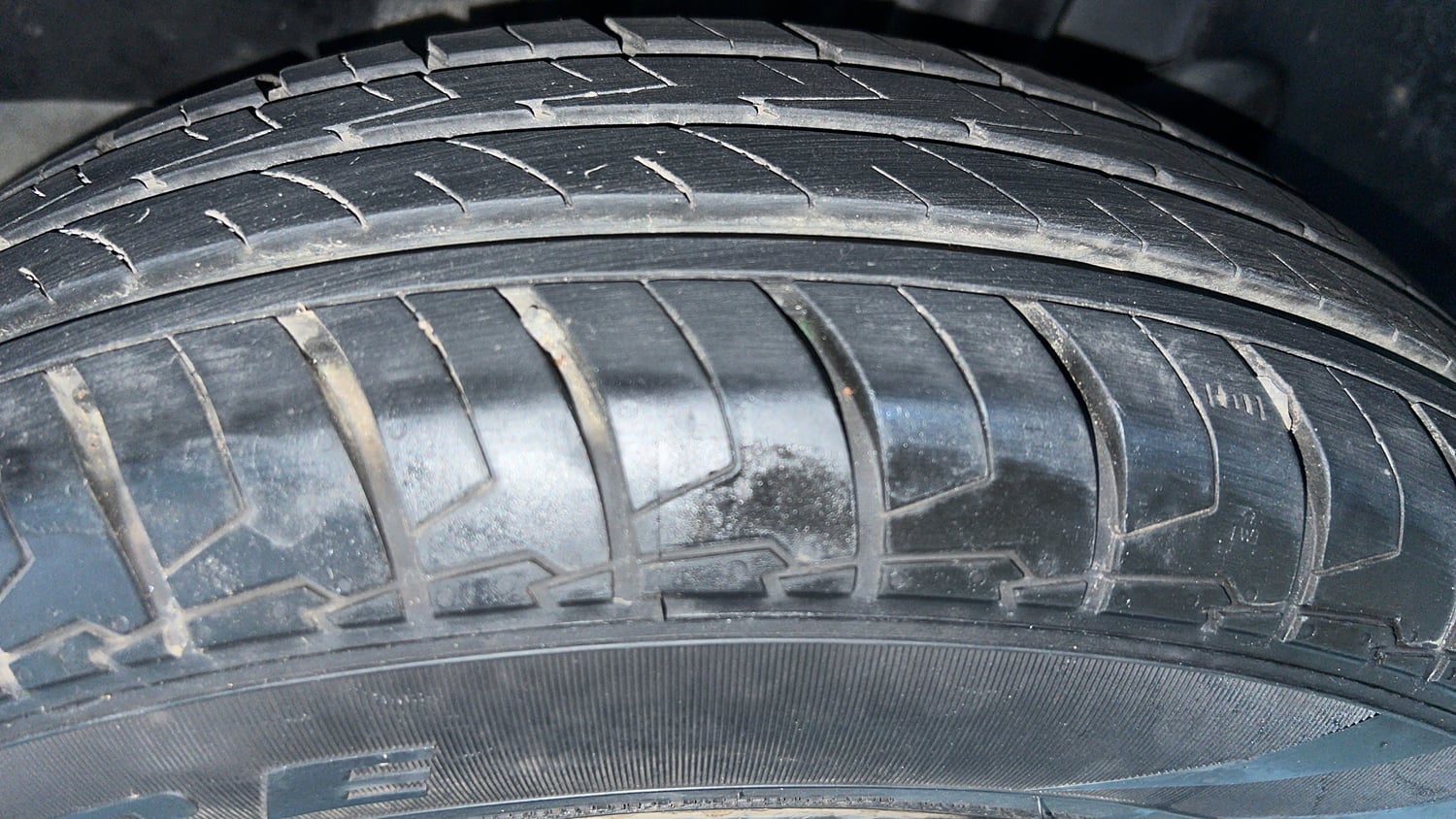 Used 2023 Maruti Suzuki Swift VXi Petrol Manual tyres LEFT REAR TYRE TREAD VIEW