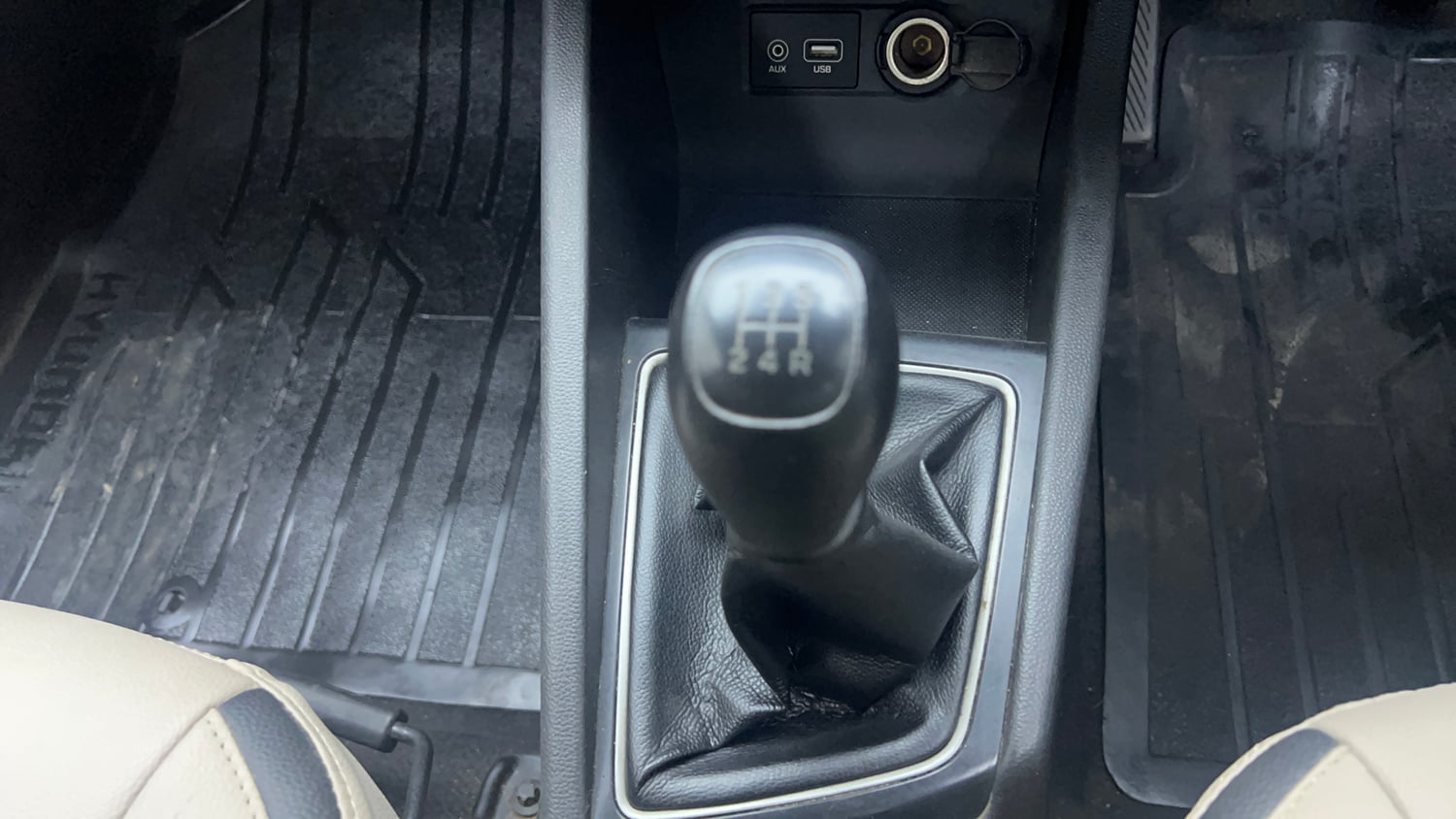 Used 2015 Hyundai Elite i20 Sportz 1.2 Petrol Manual interior GEAR  KNOB VIEW