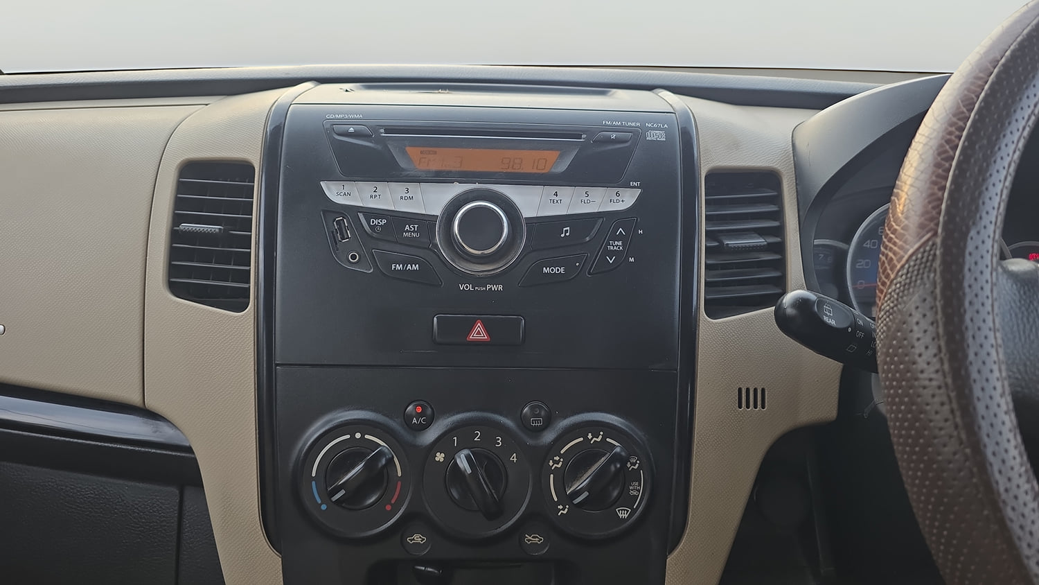 Used 2017 Maruti Suzuki Wagon R VXI Petrol Manual interior MUSIC SYSTEM & AC CONTROL VIEW