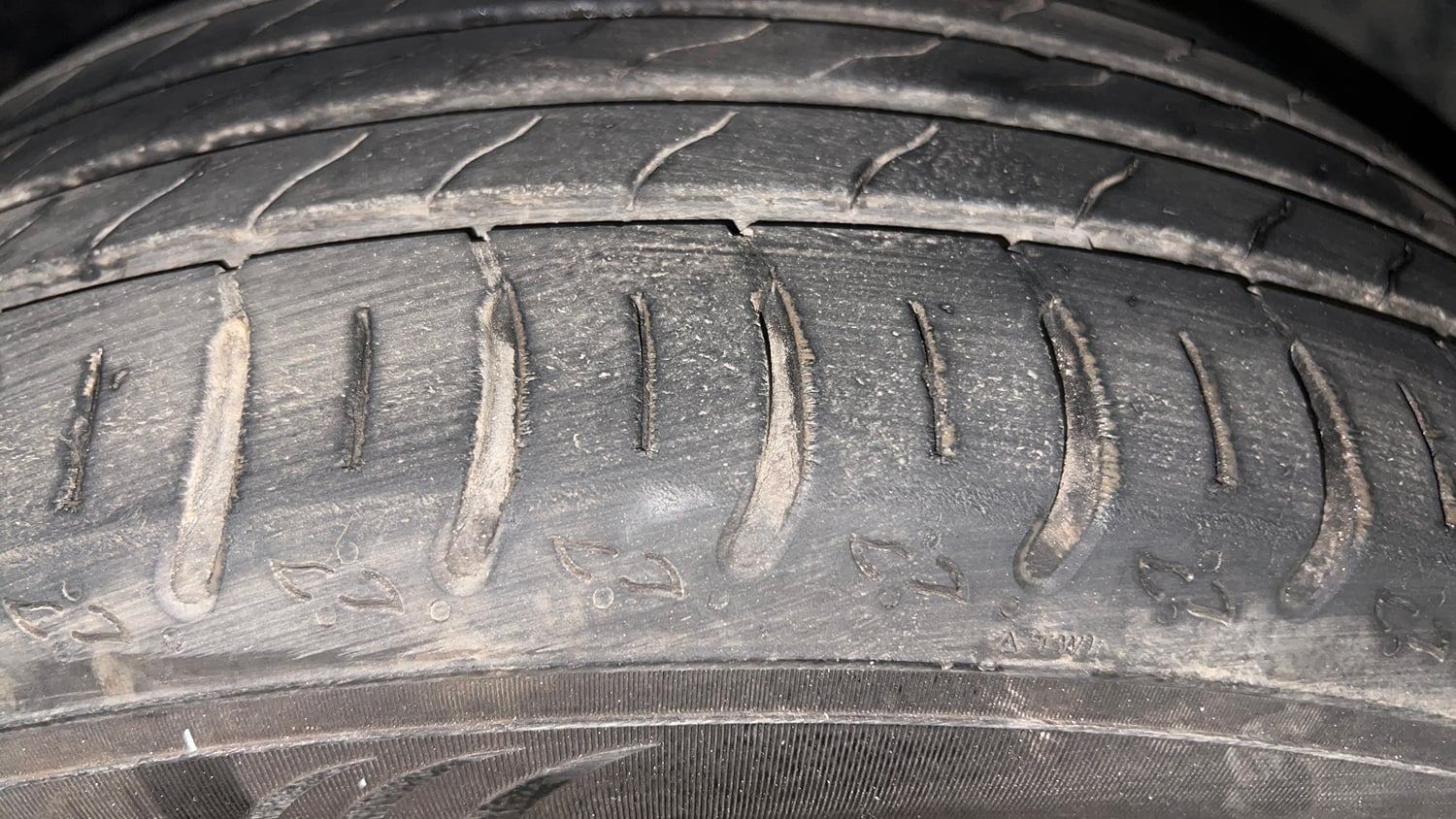 Used 2022 Volkswagen Taigun Topline 1.0 TSI AT Petrol Automatic tyres RIGHT FRONT TYRE TREAD VIEW