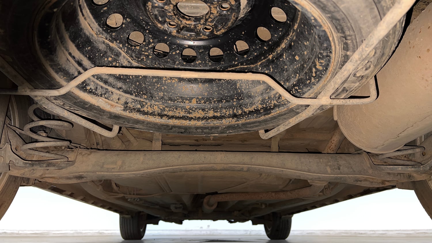 Used 2023 Maruti Suzuki XL6 Zeta MT Petrol Petrol Manual extra REAR UNDERBODY VIEW (TAKEN FROM REAR)