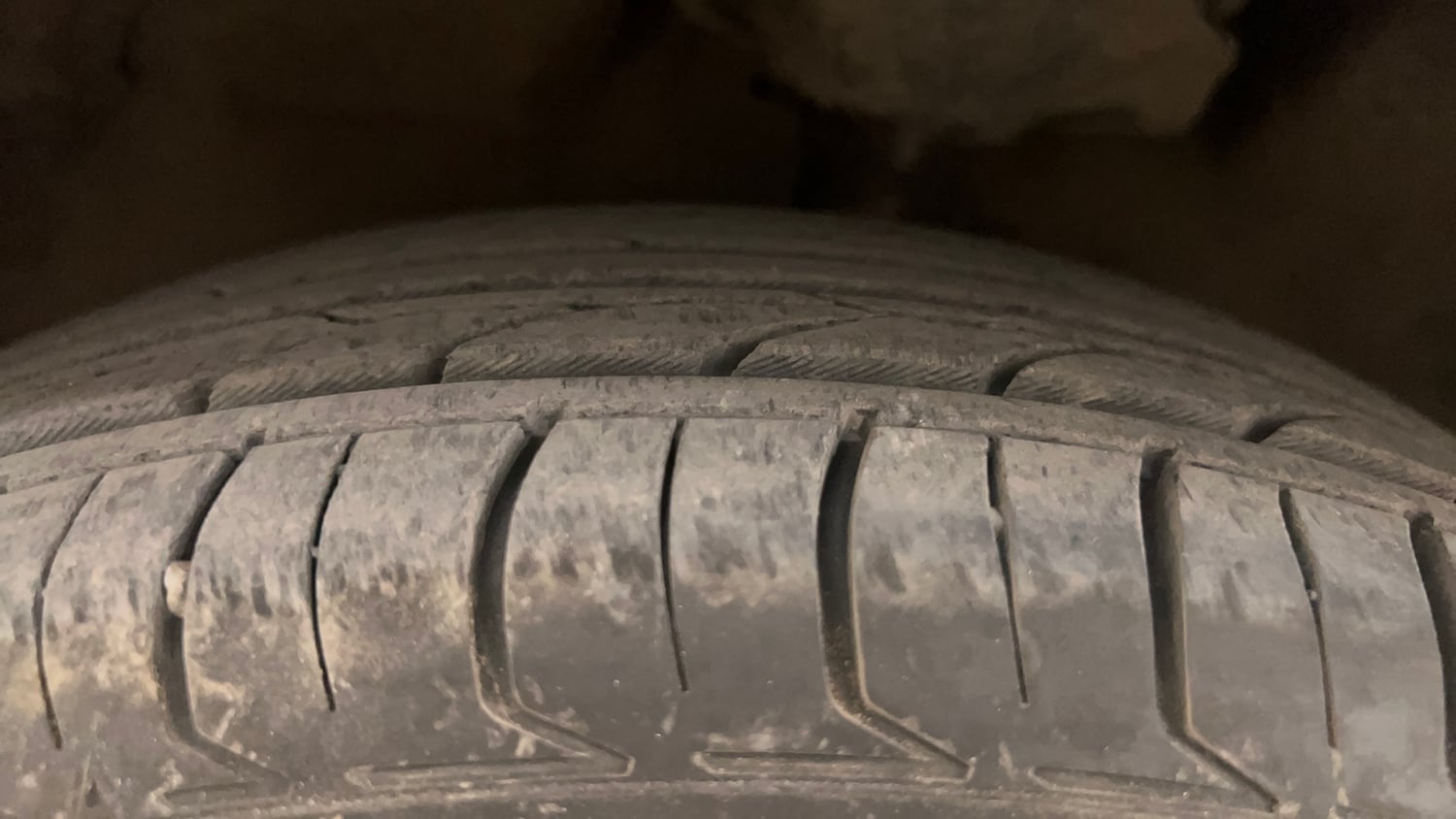 Used 2014 Maruti Suzuki Celerio VXi AMT Petrol Automatic tyres LEFT FRONT TYRE TREAD VIEW