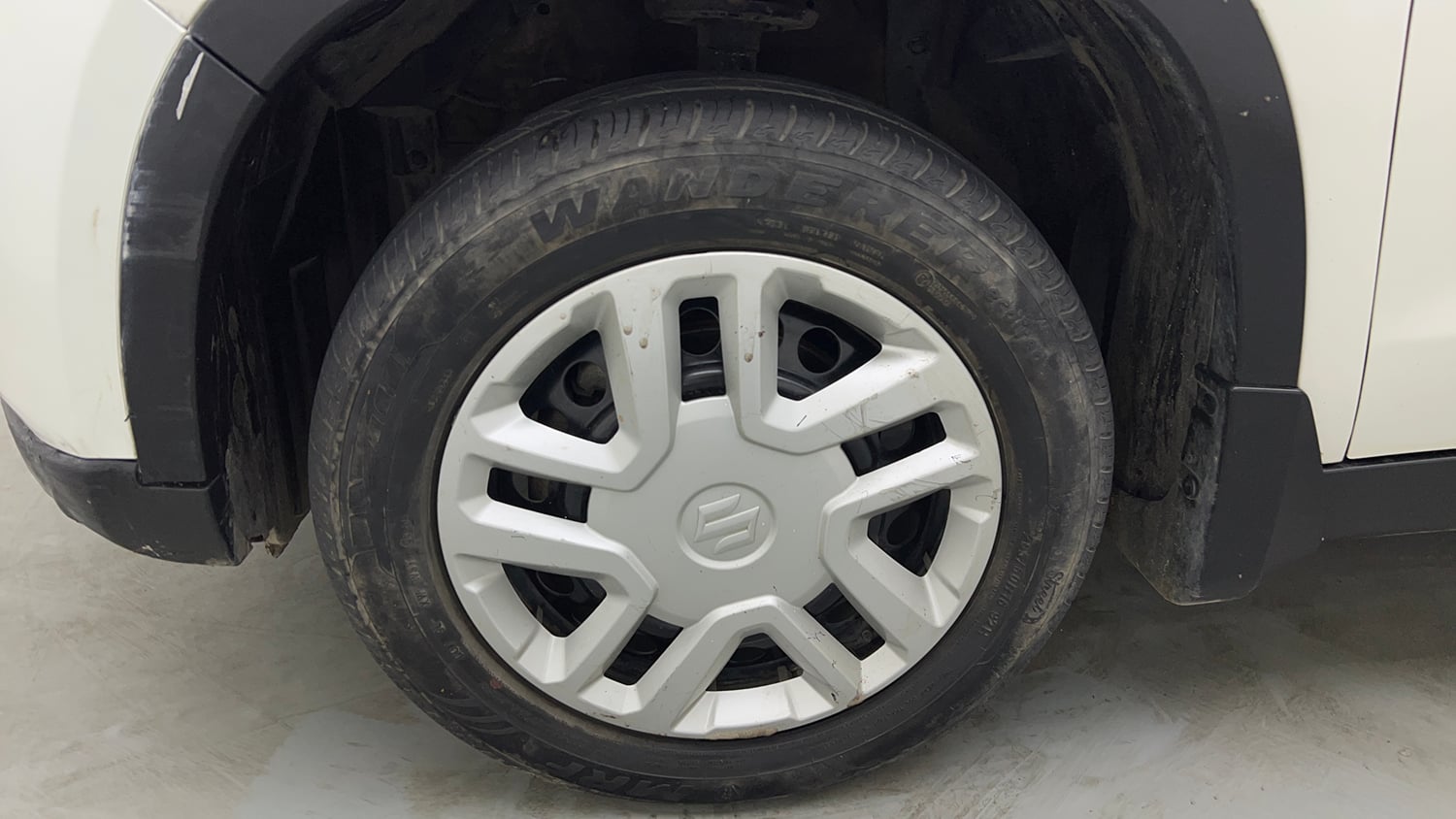 Used 2020 maruti-suzuki Vitara Brezza VXi Petrol Manual tyres LEFT FRONT TYRE RIM VIEW
