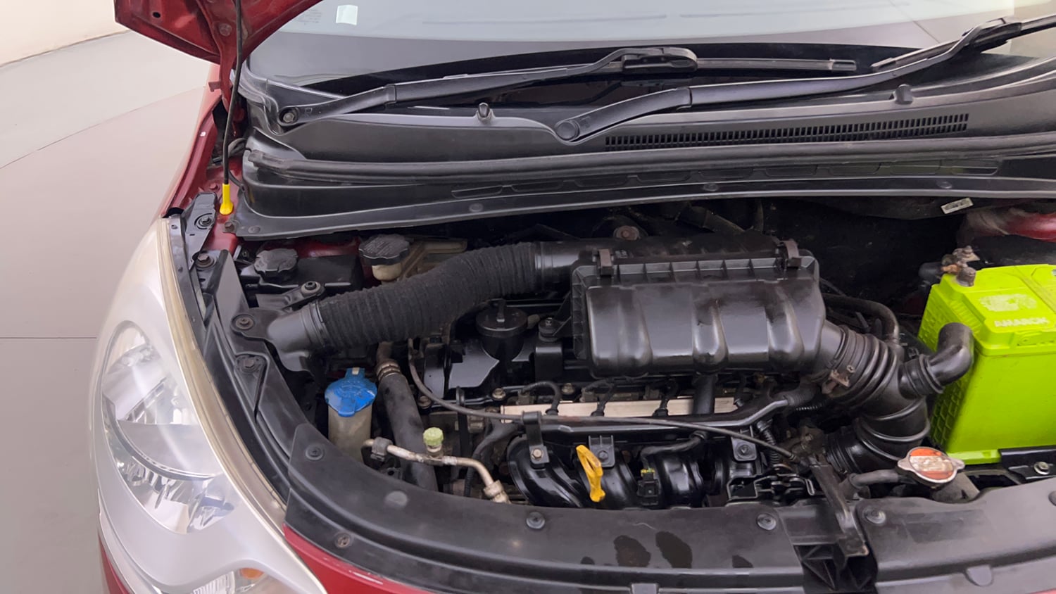 Used 2012 Hyundai i10 Sportz 1.2 Kappa2 Petrol Manual engine ENGINE RIGHT SIDE HINGE & APRON VIEW