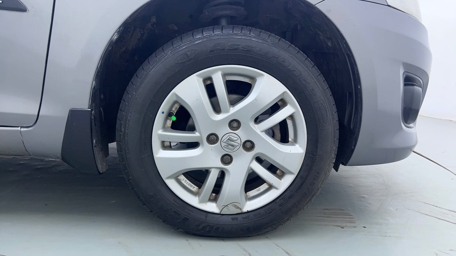 Used 2015 Maruti Suzuki Swift Dzire ZXI Petrol Manual tyres RIGHT FRONT TYRE RIM VIEW