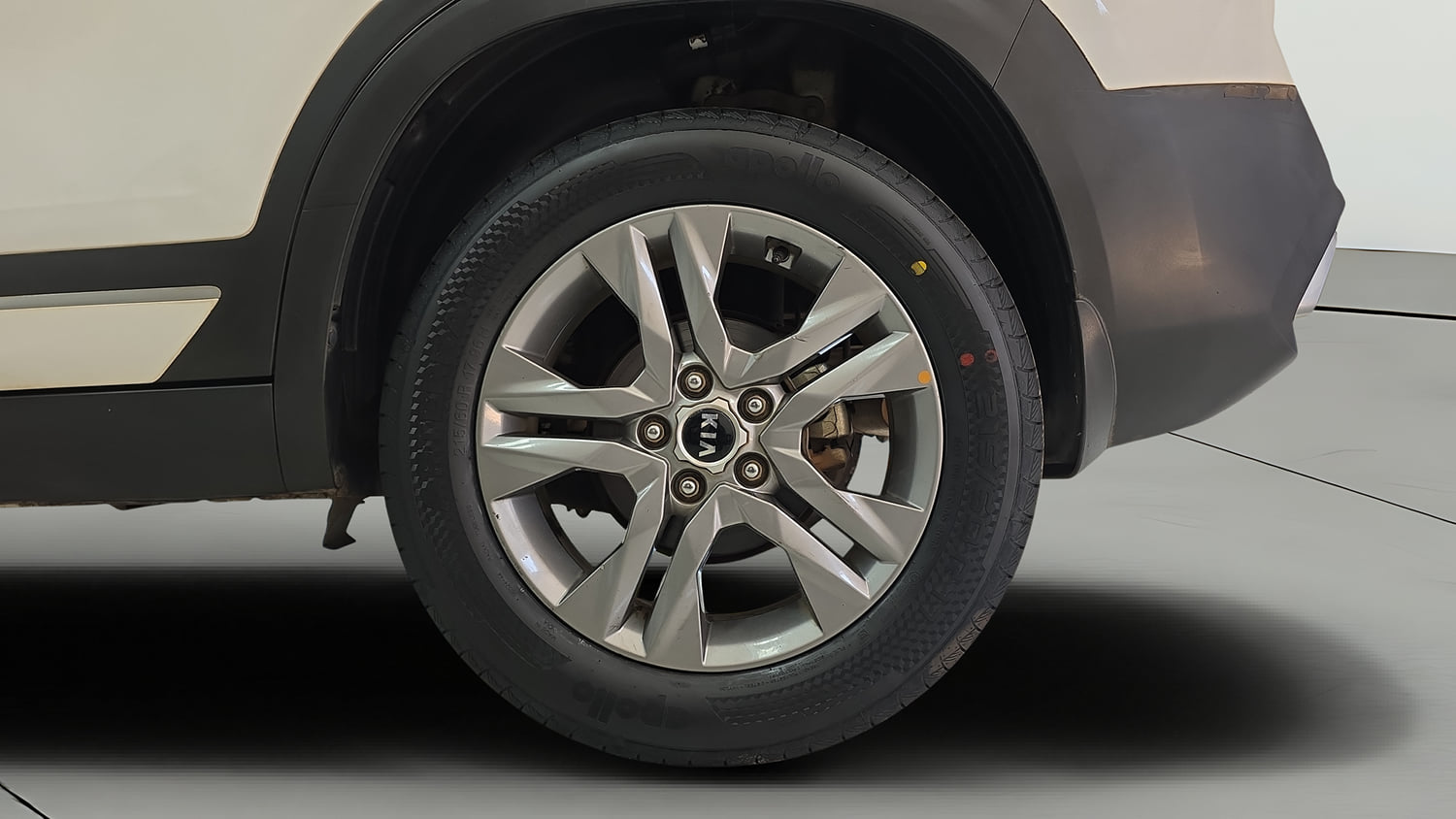Used 2020 Kia Seltos HTX IVT 1.5 Petrol Automatic tyres LEFT REAR TYRE RIM VIEW