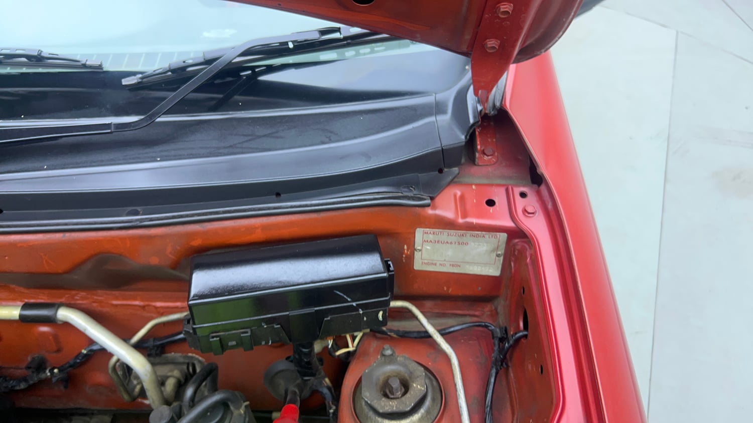 Used 2016 Maruti Suzuki Alto 800 Vxi Petrol Manual engine ENGINE LEFT SIDE HINGE & APRON VIEW