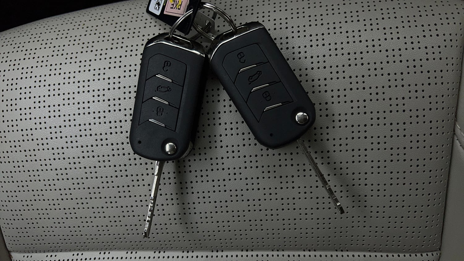 Used 2025 Mahindra Thar Roxx AX7 L Diesel AT 2WD Diesel Automatic extra CAR KEY VIEW