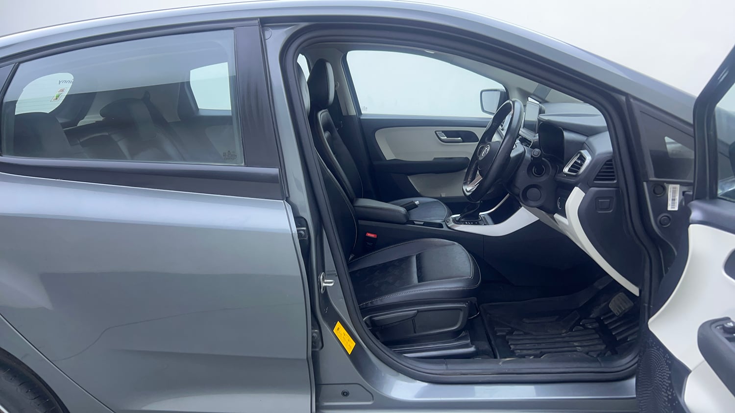 Used 2023 Tata Altroz XZA Plus Petrol Petrol Automatic interior RIGHT SIDE FRONT DOOR CABIN VIEW