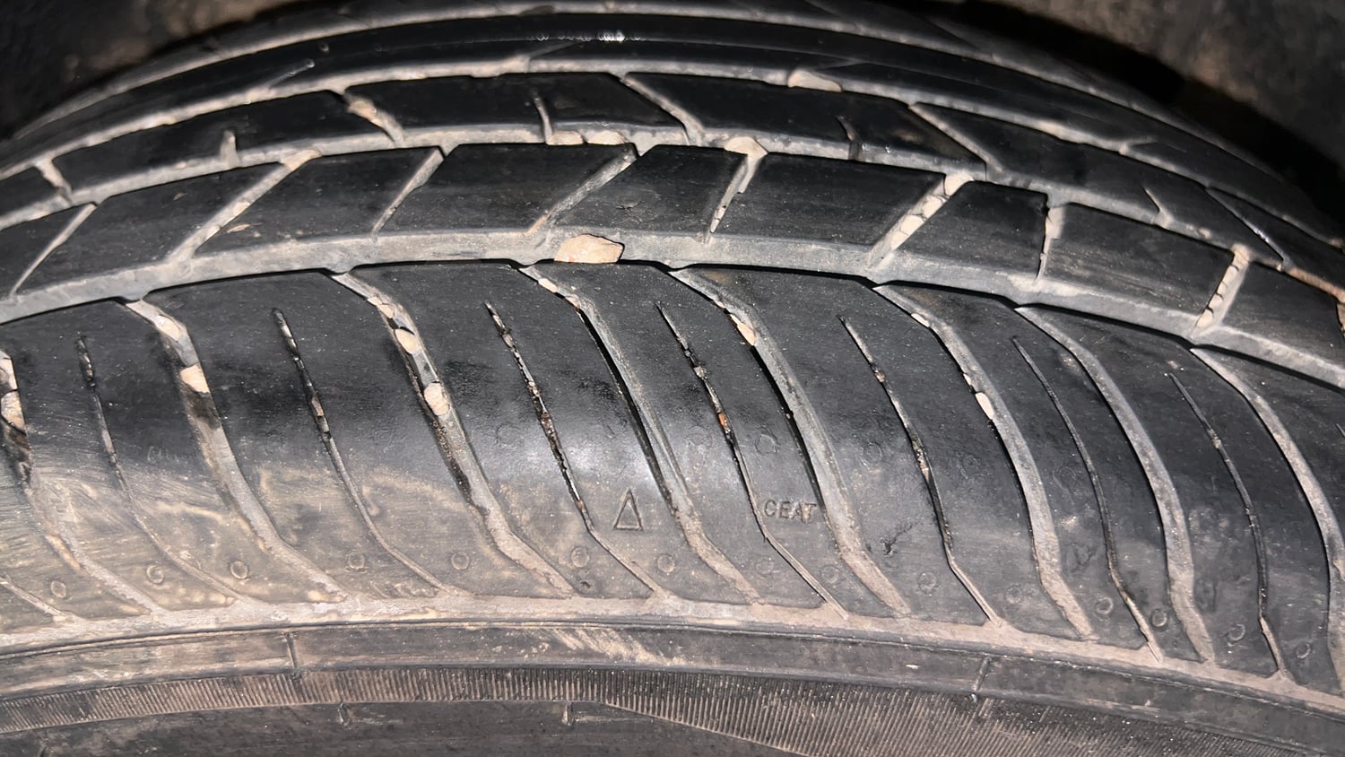 Used 2025 Nissan Magnite Visia B4D 1.0 Petrol AMT Petrol Automatic tyres LEFT REAR TYRE TREAD VIEW