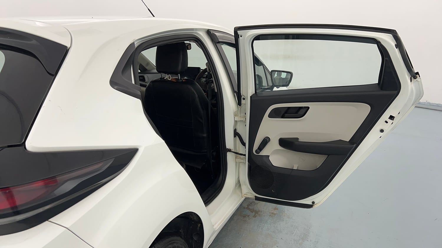 Used 2024 Tata Altroz XE Plus Diesel Diesel Manual interior RIGHT REAR DOOR OPEN VIEW