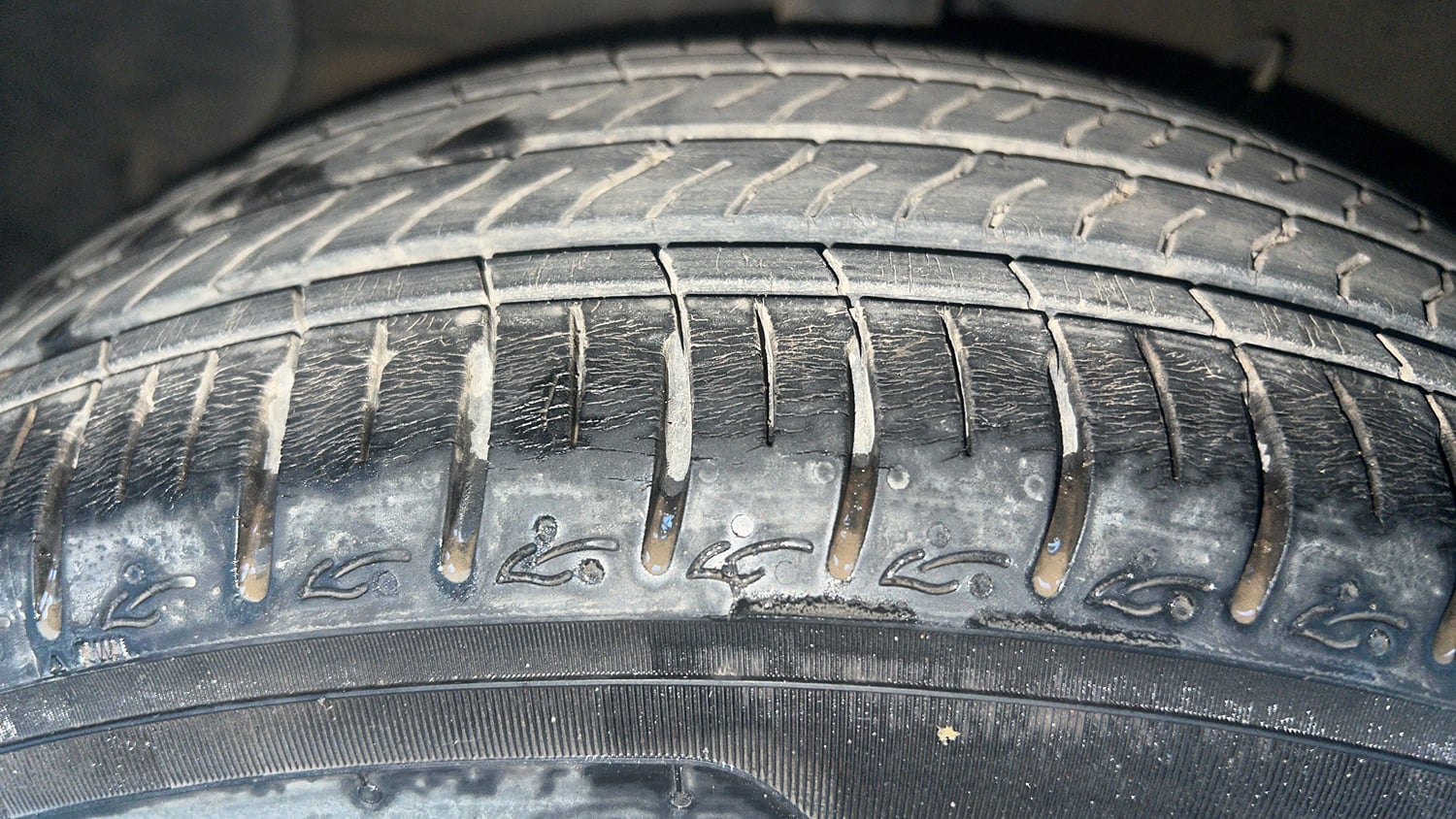 Used 2024 Hyundai Grand i10 Nios Sportz 1.2 Kappa AMT Petrol Automatic tyres LEFT FRONT TYRE TREAD VIEW