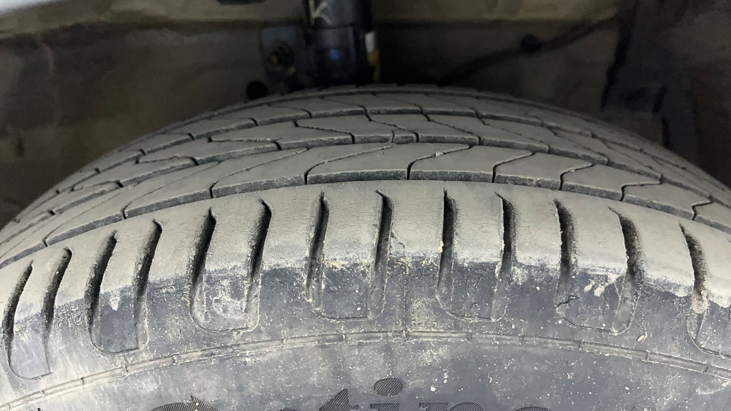 Used 2018 Maruti Suzuki Ertiga ZXI Petrol Manual tyres RIGHT FRONT TYRE TREAD VIEW