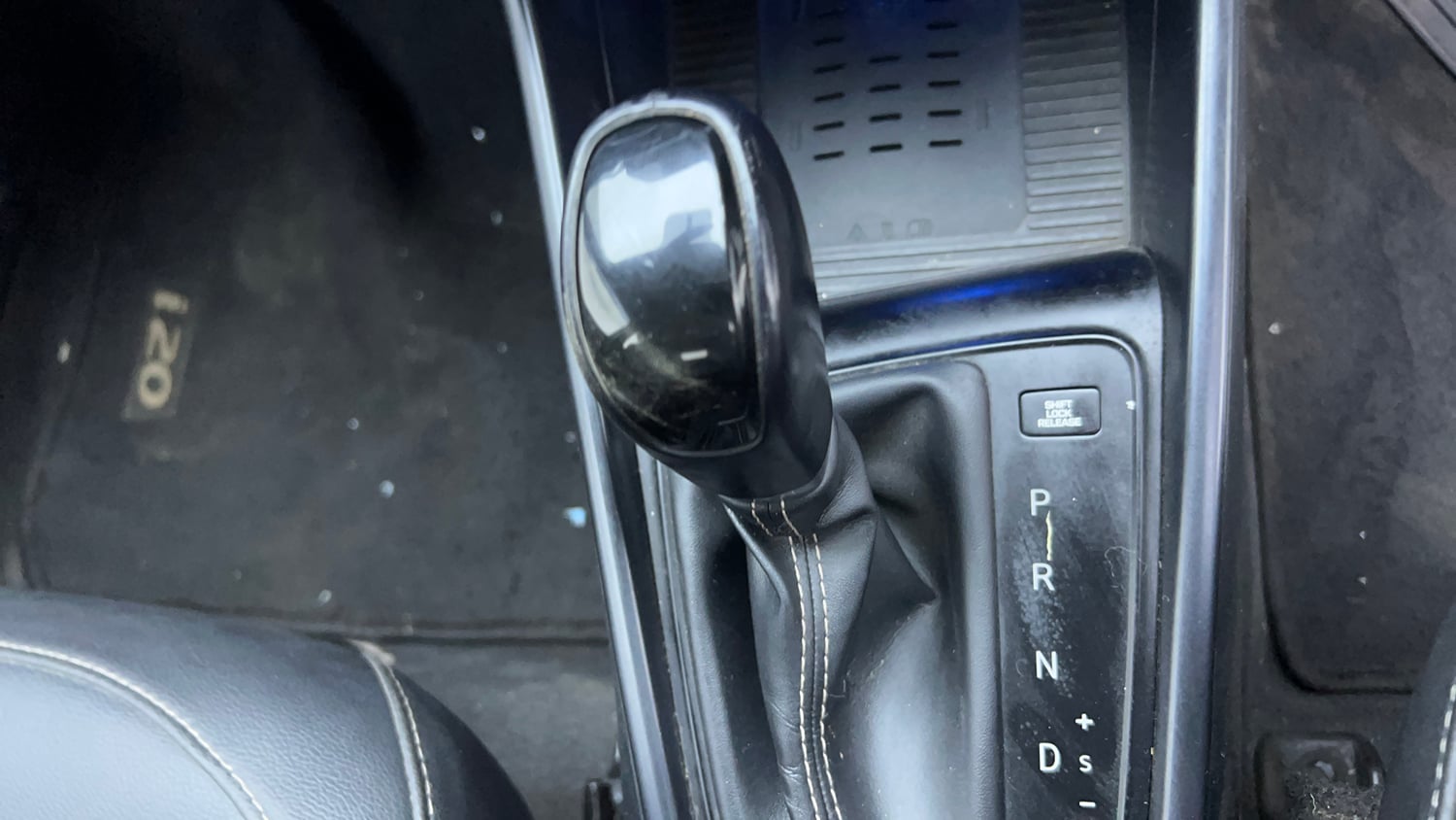 Used 2021 Hyundai New i20 Asta (O) 1.0 Turbo DCT Petrol Automatic interior GEAR  KNOB VIEW