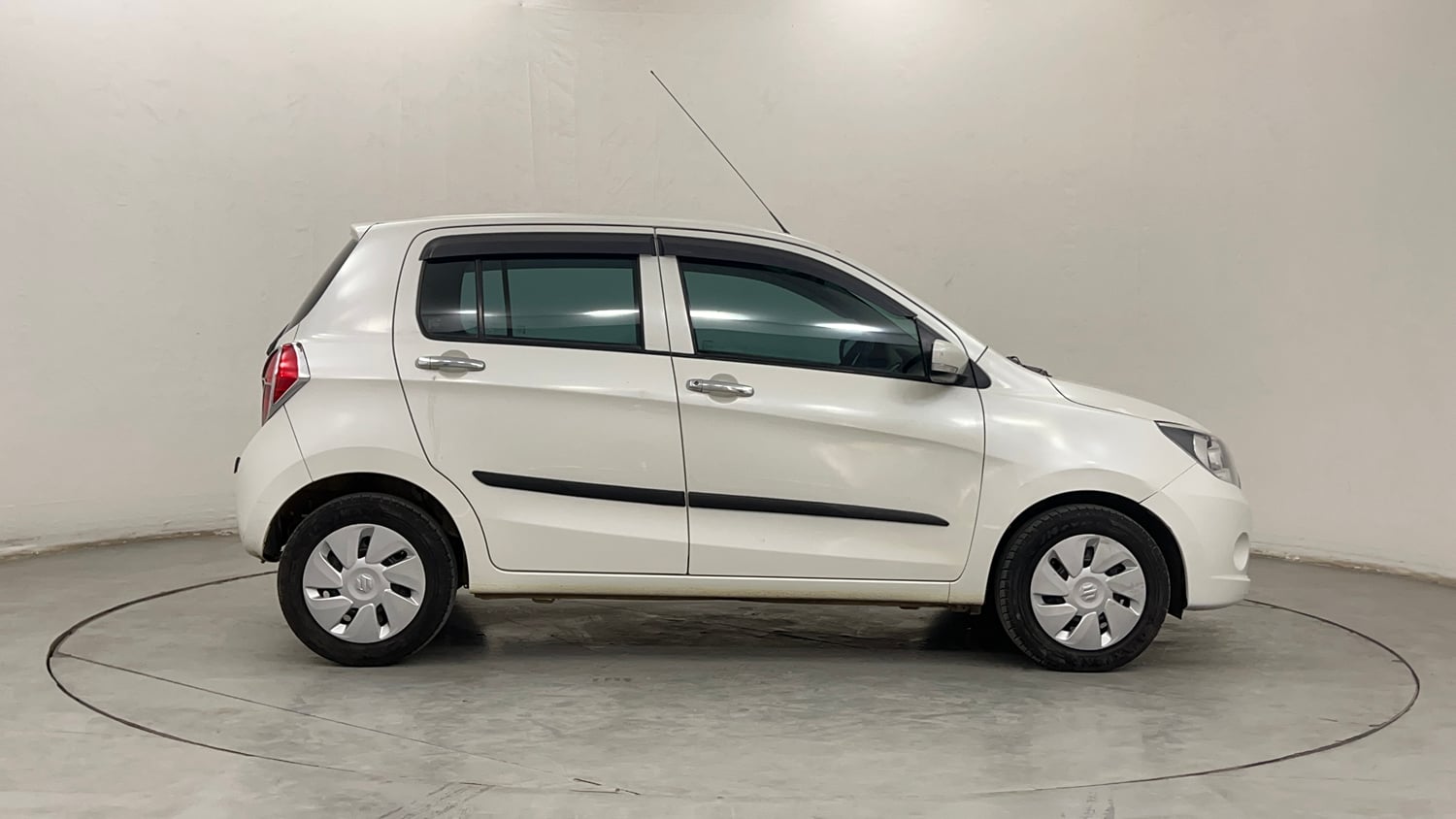 Used 2016 Maruti Suzuki Celerio ZXi AMT Petrol Automatic exterior RIGHT SIDE VIEW