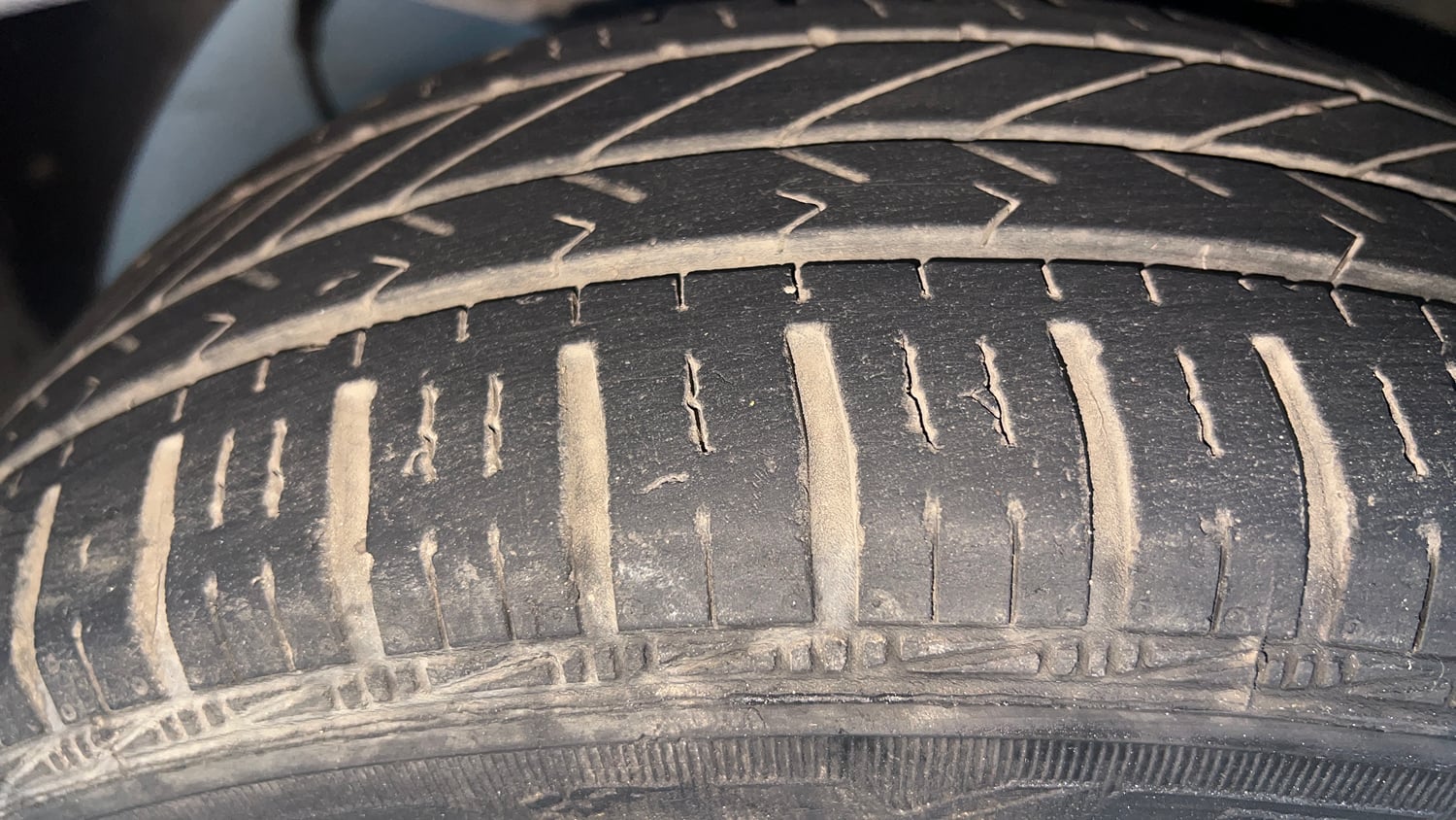 Used 2016 Hyundai Grand i10 Sportz 1.2 Kappa VTVT Petrol Manual tyres LEFT FRONT TYRE TREAD VIEW