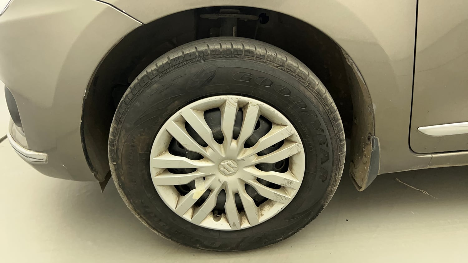 Used 2018 Maruti Suzuki Dzire VDi AMT Diesel Automatic tyres LEFT FRONT TYRE RIM VIEW