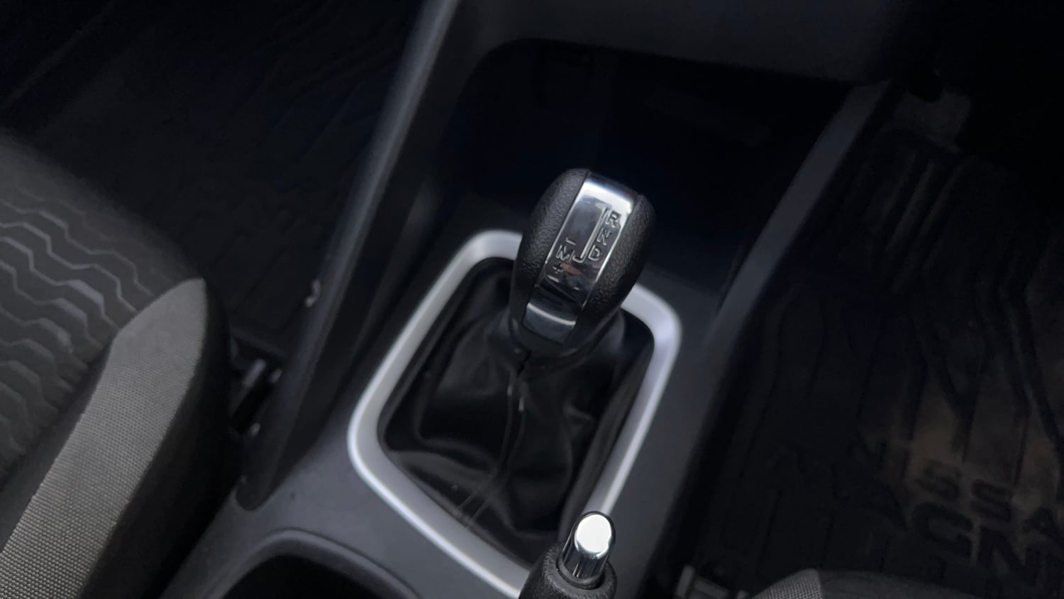 Used 2025 Nissan Magnite Visia B4D 1.0 Petrol AMT Petrol Automatic interior GEAR  KNOB VIEW