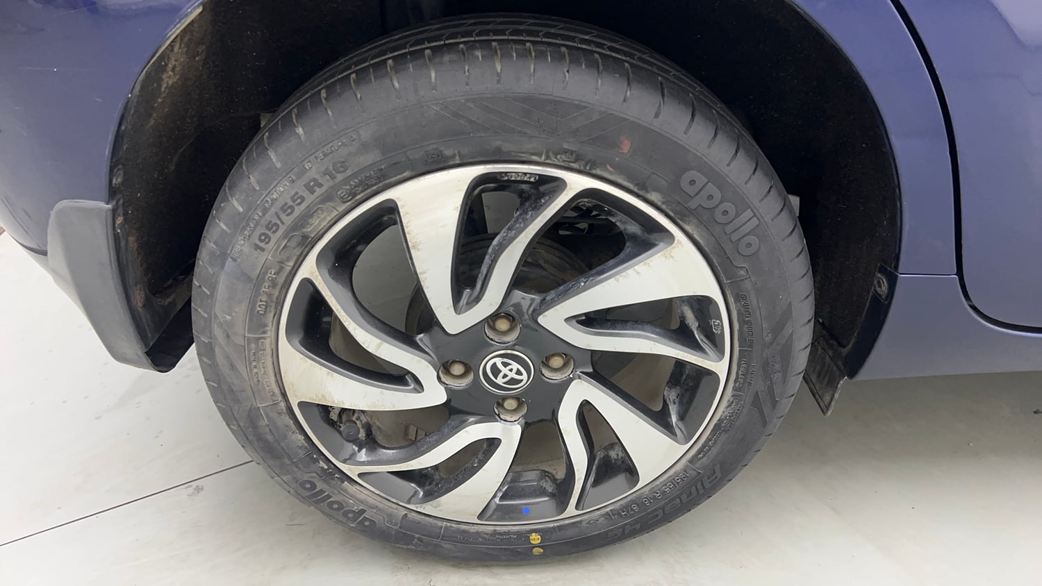 Used 2019 Toyota Glanza G Petrol Manual tyres RIGHT REAR TYRE RIM VIEW