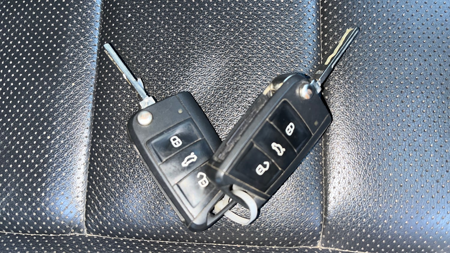 Used 2023 Volkswagen Taigun Topline 1.0 TSI AT Petrol Automatic extra CAR KEY VIEW