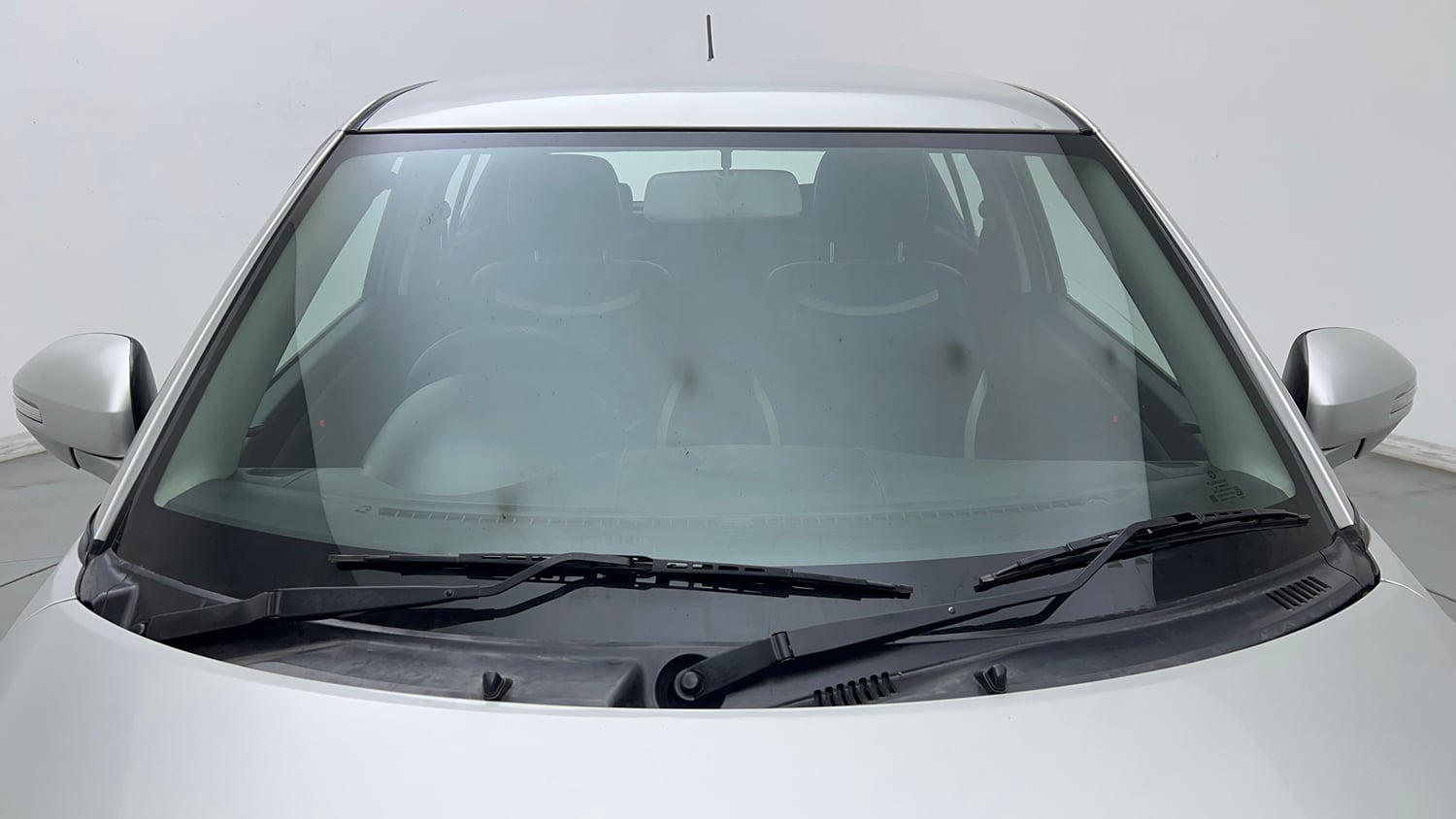 Used 2016 Maruti Suzuki Swift Lxi (O) Petrol Manual exterior FRONT WINDSHIELD VIEW