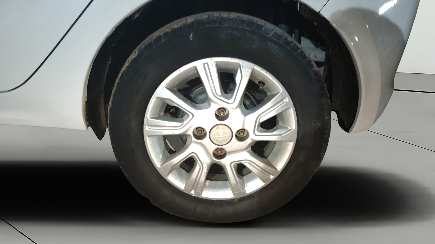 Used 2018 Tata Tiago Revotorq XZ Diesel Manual tyres LEFT REAR TYRE RIM VIEW
