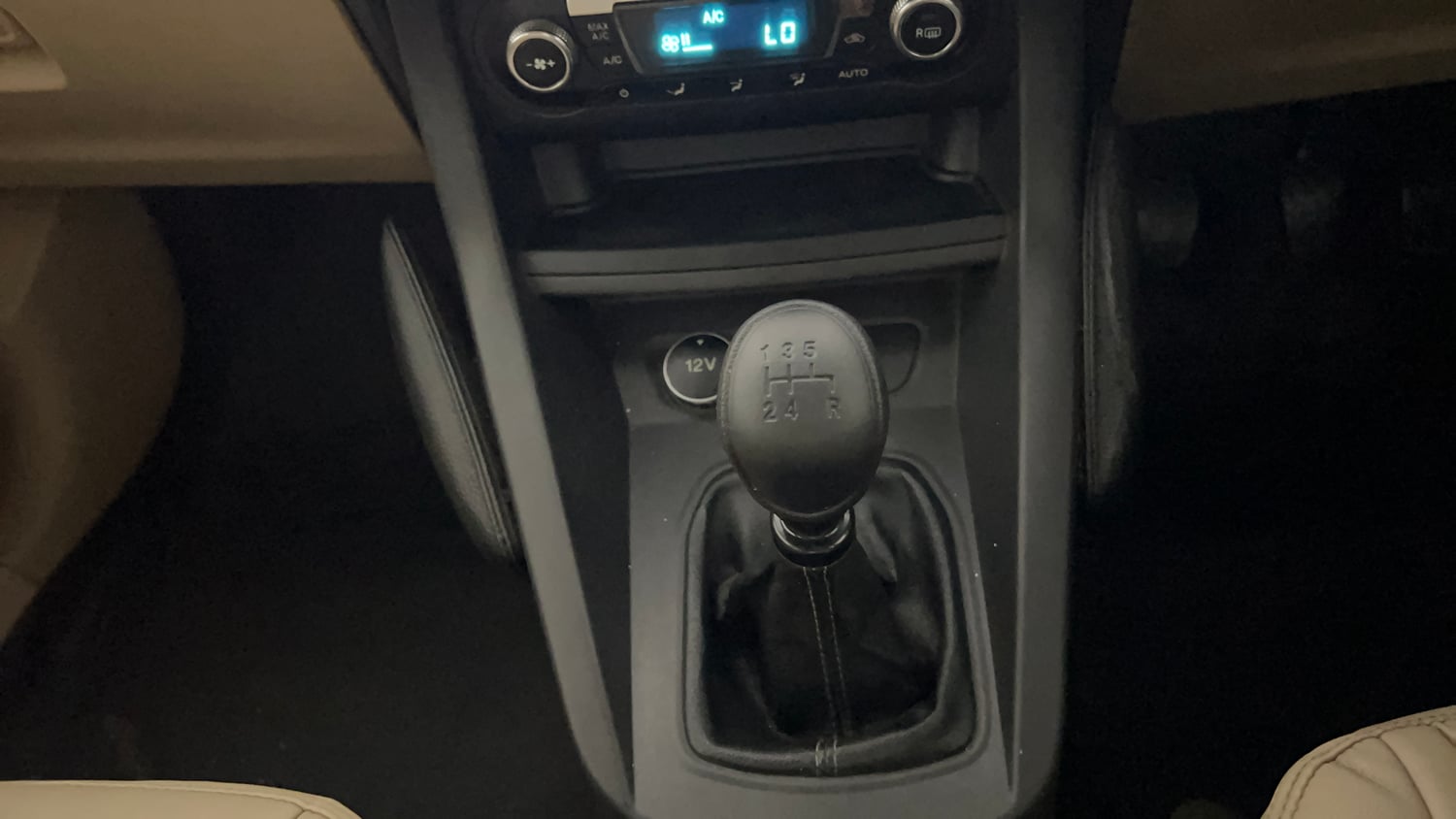 Used 2020 Ford Figo Aspire Titanium Plus 1.5 TDCi Diesel Manual interior GEAR  KNOB VIEW