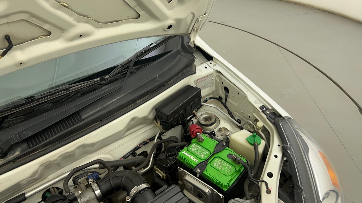 Used 2017 Maruti Suzuki Alto 800 LXi Petrol Manual engine ENGINE LEFT SIDE HINGE & APRON VIEW