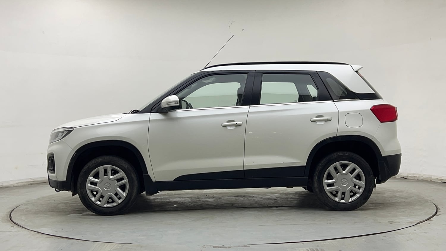 Used 2020 maruti-suzuki Vitara Brezza VXi Petrol Manual exterior LEFT SIDE VIEW
