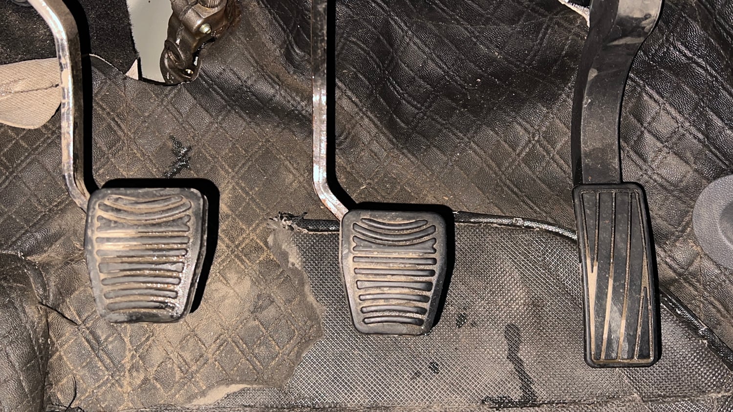 Used 2018 Mahindra KUV100 NXT K6 Plus 6 STR Petrol Manual interior PEDALS VIEW