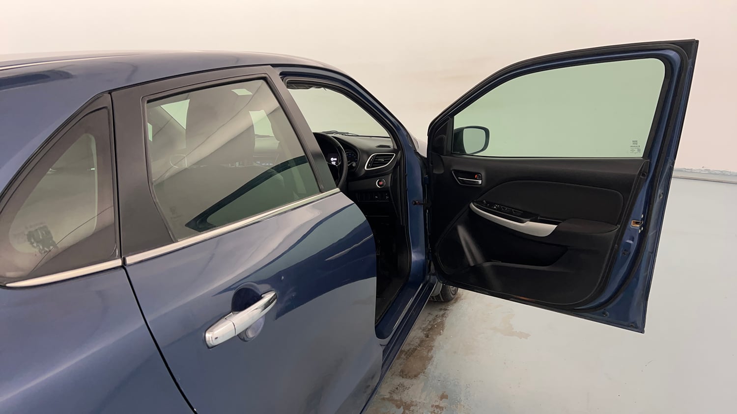 Used 2018 Maruti Suzuki Baleno Zeta 1.2 Petrol Manual interior RIGHT FRONT DOOR OPEN VIEW