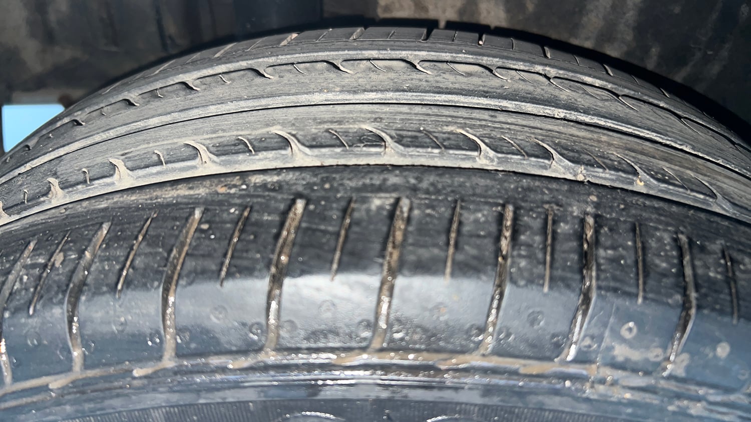 Used 2015 Maruti Suzuki Swift Dzire ZXI Petrol Manual tyres RIGHT REAR TYRE TREAD VIEW