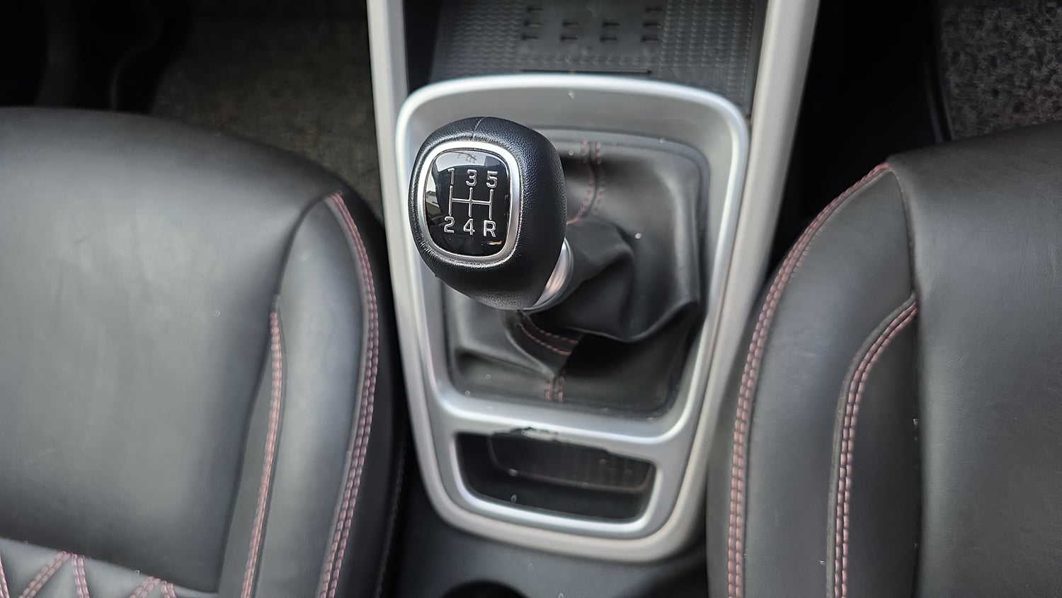 Used 2023 Hyundai Venue SX 1.2 Petrol Petrol Manual interior GEAR  KNOB VIEW