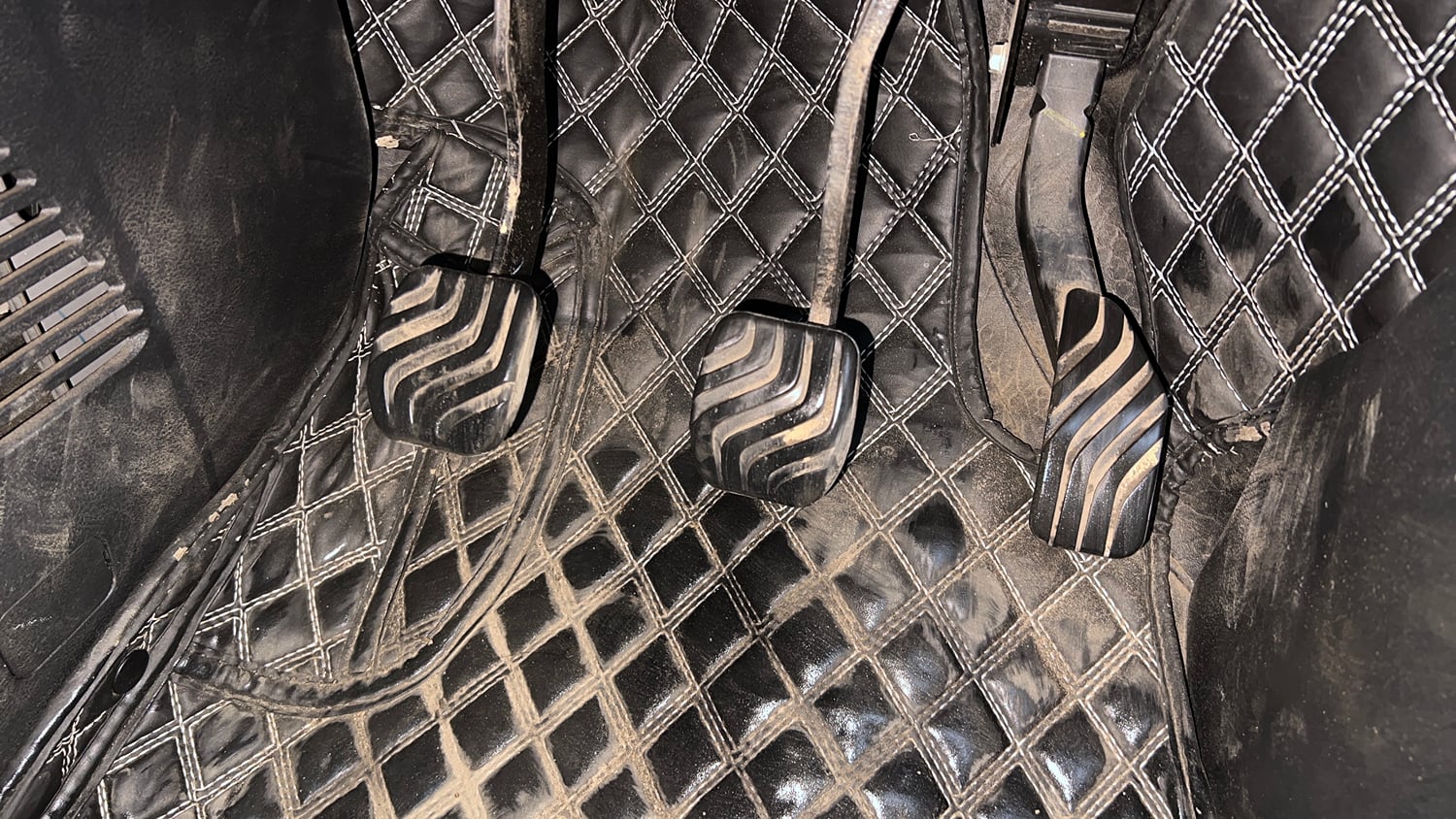 Used 2023 Nissan Magnite XE Petrol Manual interior PEDALS VIEW