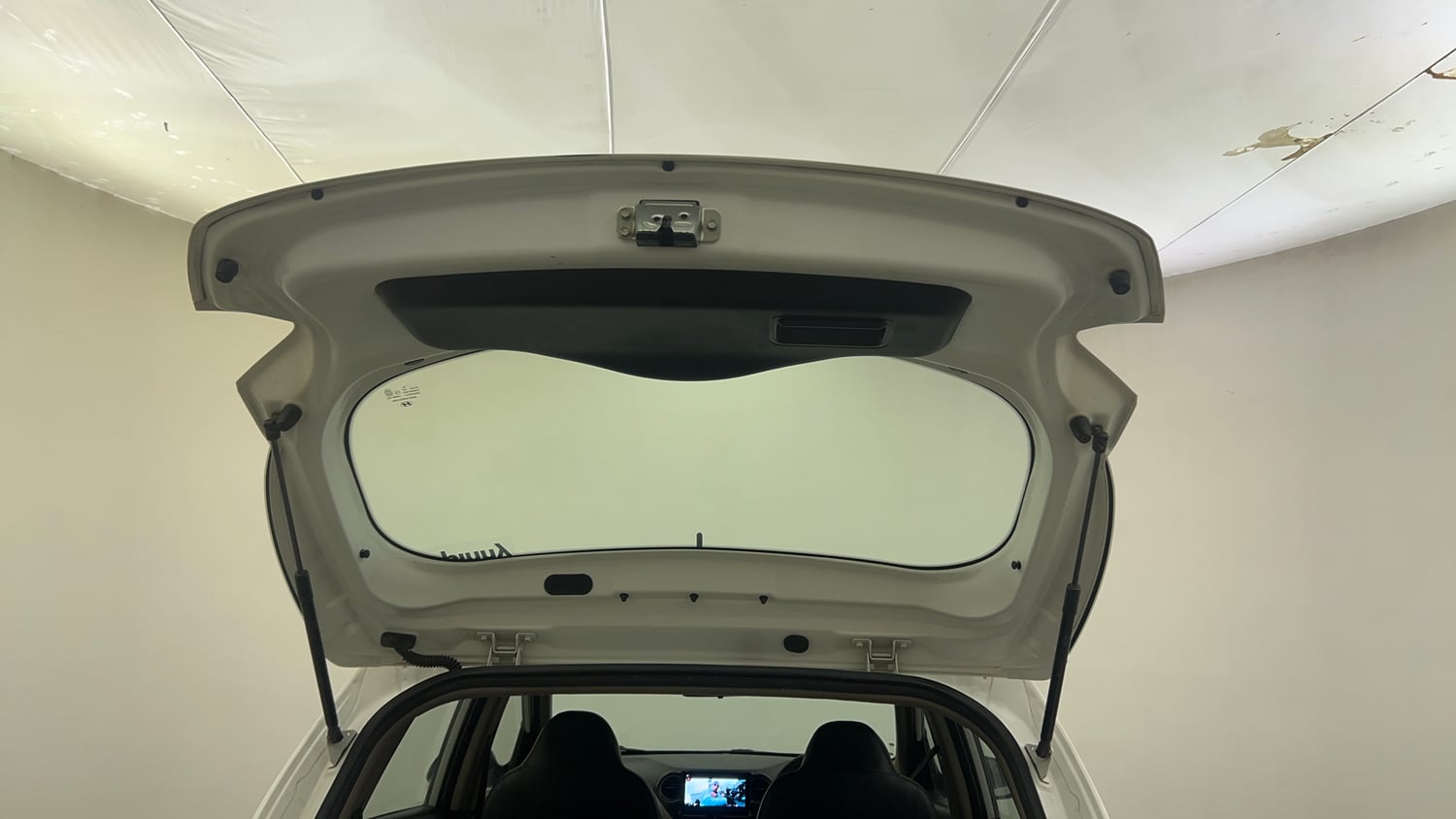 Used 2017 Hyundai Grand i10 Magna AT 1.2 Kappa VTVT Petrol Automatic interior DICKY DOOR OPEN VIEW