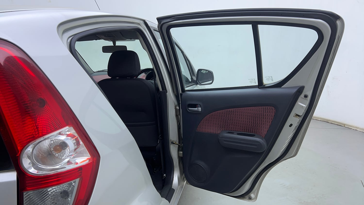 Used 2014 Maruti Suzuki Ritz Vxi BS-IV Petrol Manual interior RIGHT REAR DOOR OPEN VIEW