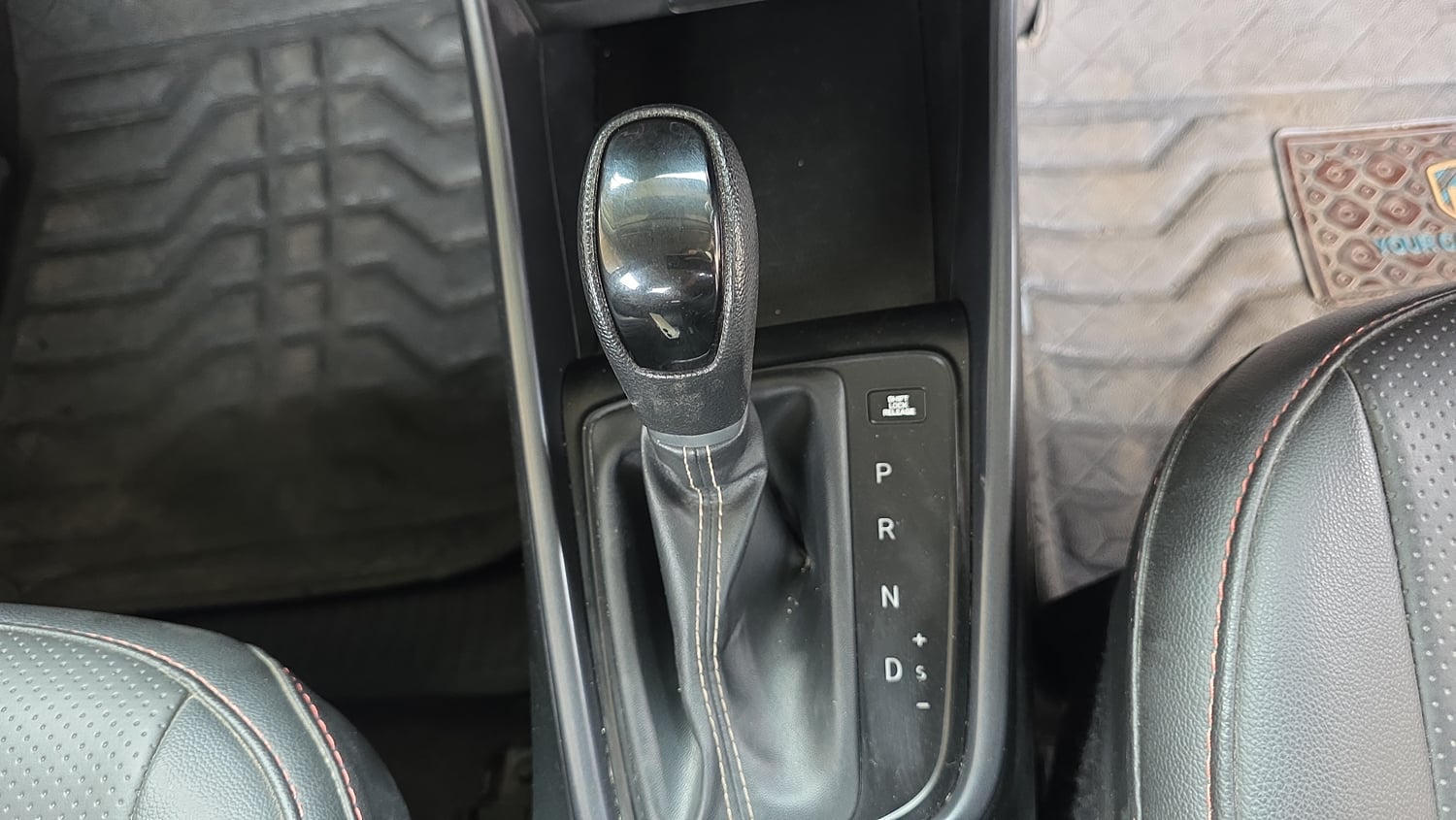 Used 2023 Hyundai New i20 Sportz 1.2 IVT Petrol Automatic interior GEAR  KNOB VIEW