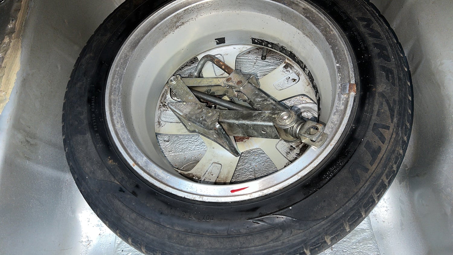 Used 2015 Honda City V Petrol Manual tyres SPARE TYRE VIEW