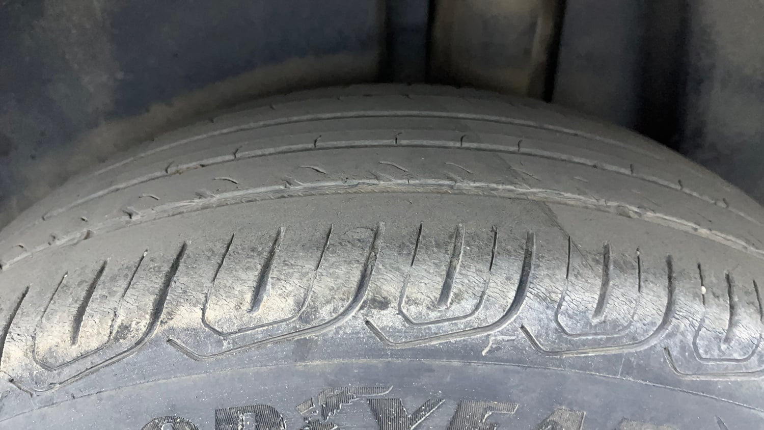 Used 2023 Volkswagen Taigun Topline 1.0 TSI AT Petrol Automatic tyres LEFT REAR TYRE TREAD VIEW