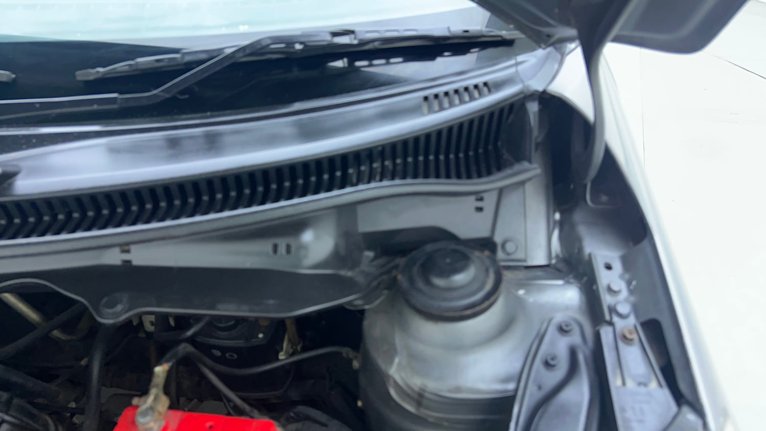 Used 2015 Maruti Suzuki Swift Dzire ZXI Petrol Manual engine ENGINE LEFT SIDE HINGE & APRON VIEW
