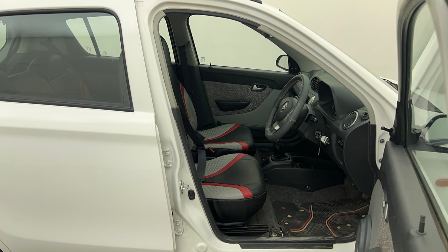 Used 2017 Maruti Suzuki Alto 800 LXi Petrol Manual interior RIGHT SIDE FRONT DOOR CABIN VIEW