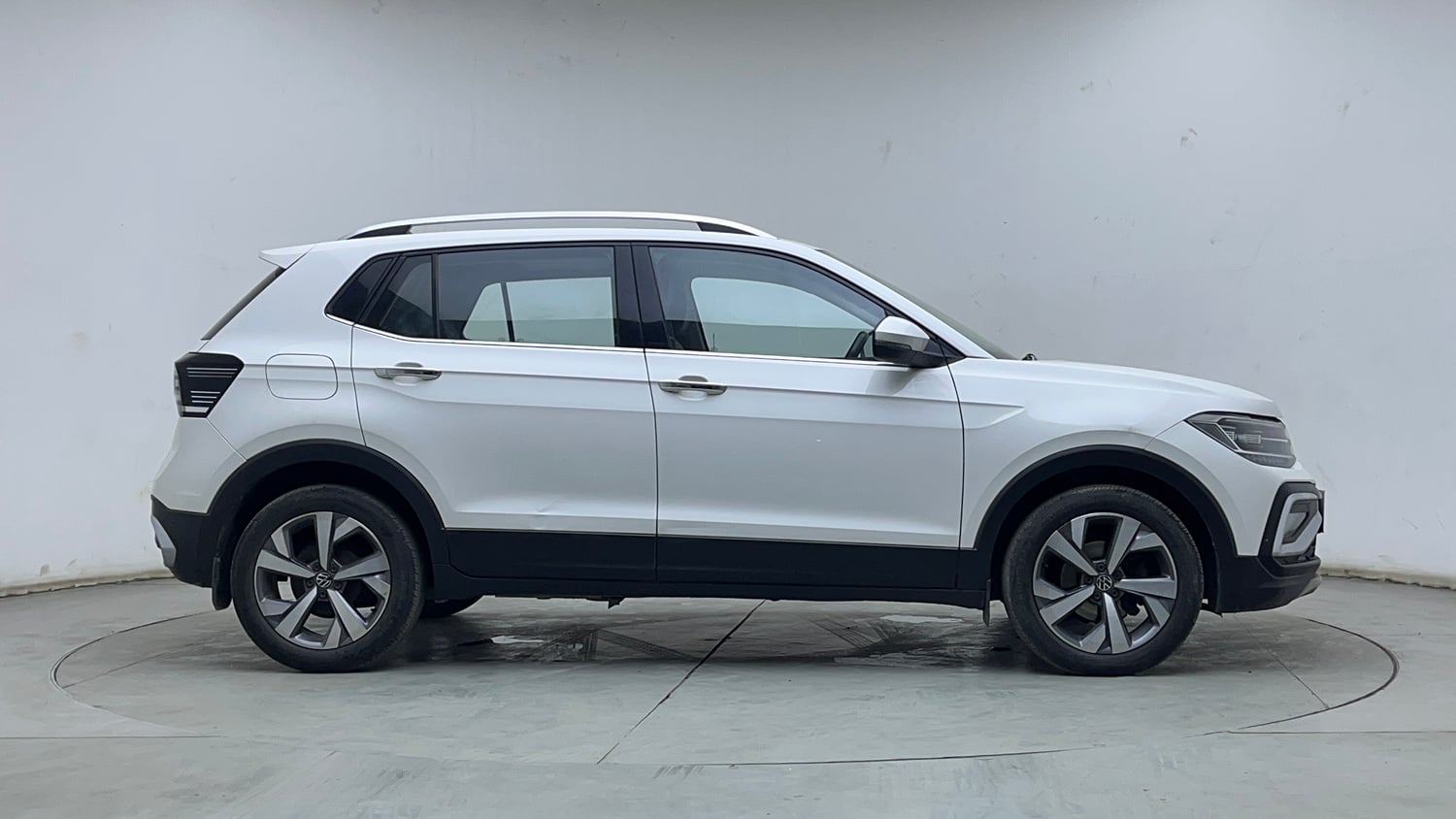 Used 2023 Volkswagen Taigun Topline 1.0 TSI AT Petrol Automatic exterior RIGHT SIDE VIEW