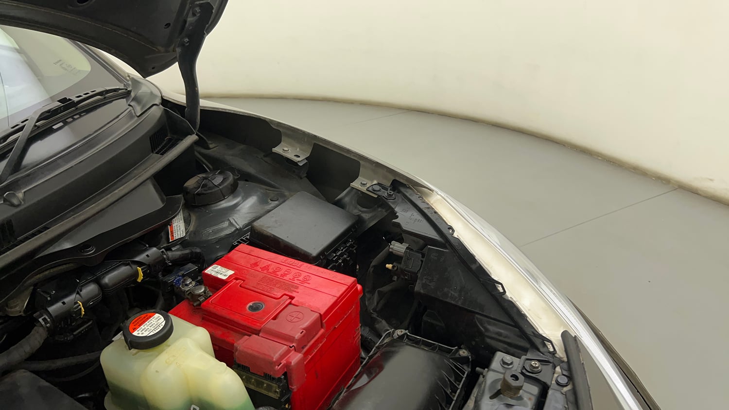 Used 2018 Maruti Suzuki Dzire VDi AMT Diesel Automatic engine ENGINE LEFT SIDE HINGE & APRON VIEW