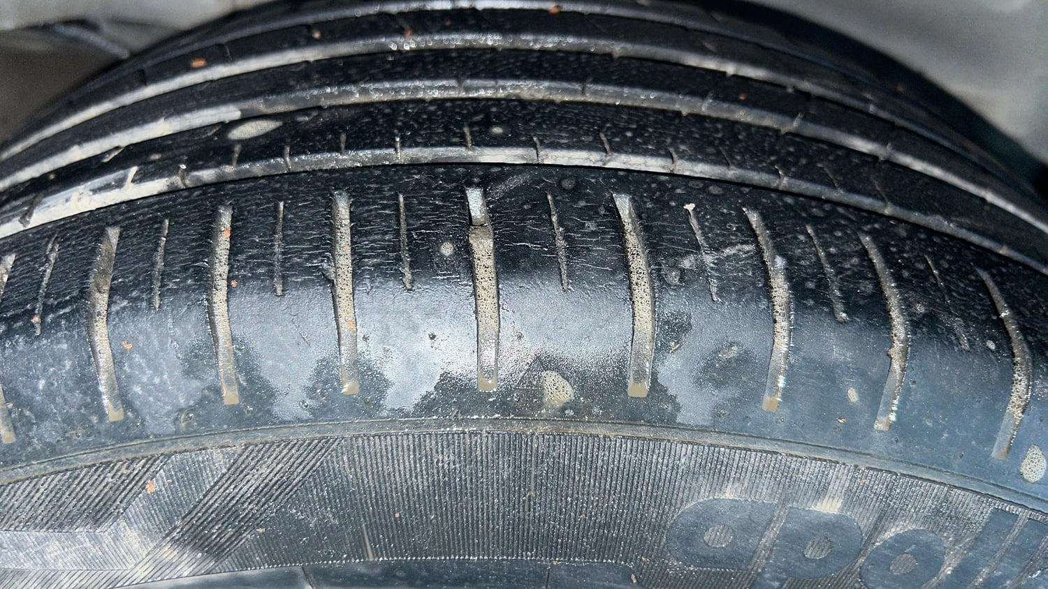 Used 2015 Honda City V Petrol Manual tyres RIGHT REAR TYRE TREAD VIEW